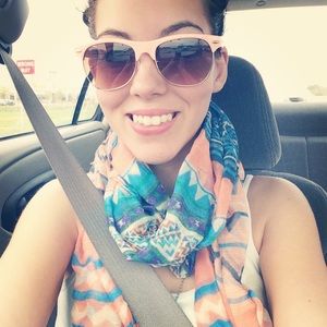 Meet your Posher, Danielle